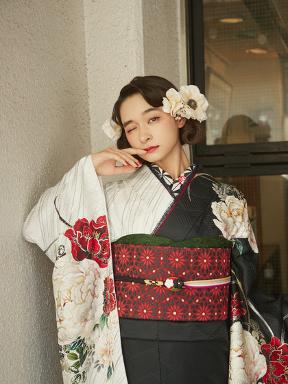 伝統の古典柄の振袖から最新トレンドの振袖まで、あなただけの振袖が見つかる品揃え